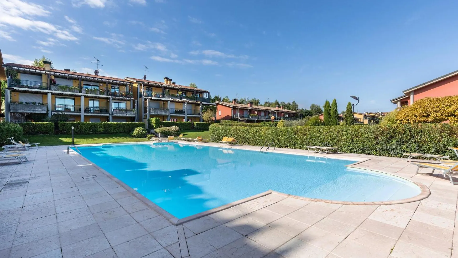 Apartment Delizioso Residence Vista Lago Desenzano del Garda