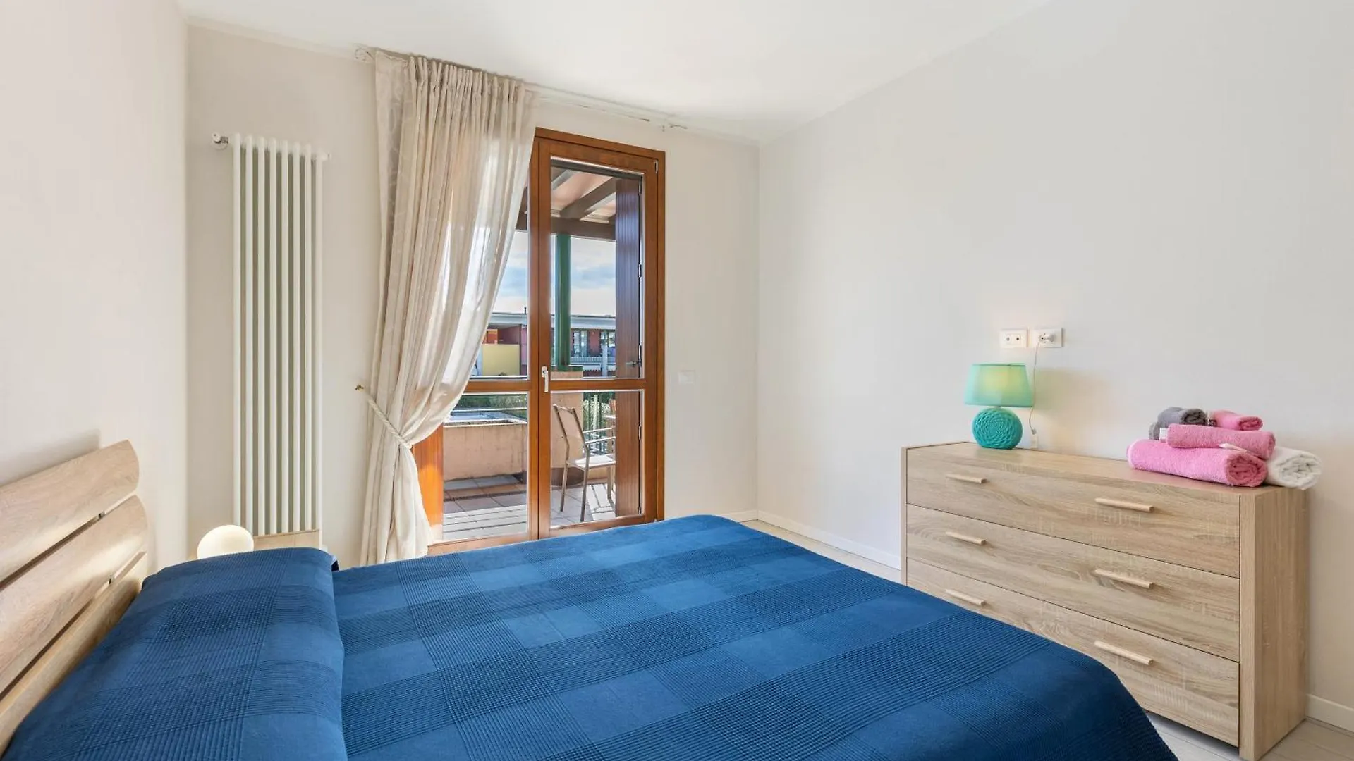 Apartment Delizioso Residence Vista Lago Desenzano del Garda Italy